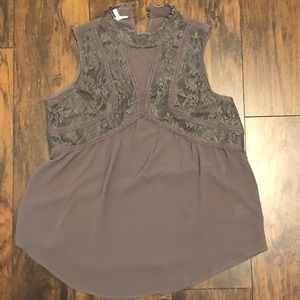 Lace top. Size L.